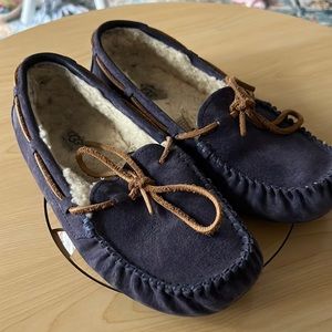 UGG Dakota women’s 8 purple moccasins